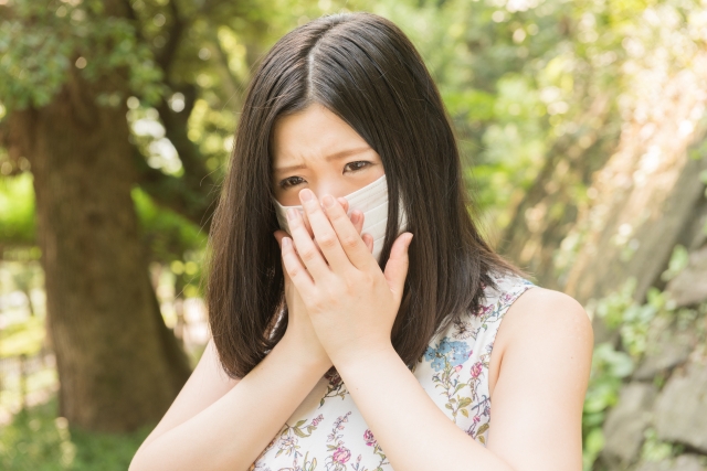 マスクをしている女性